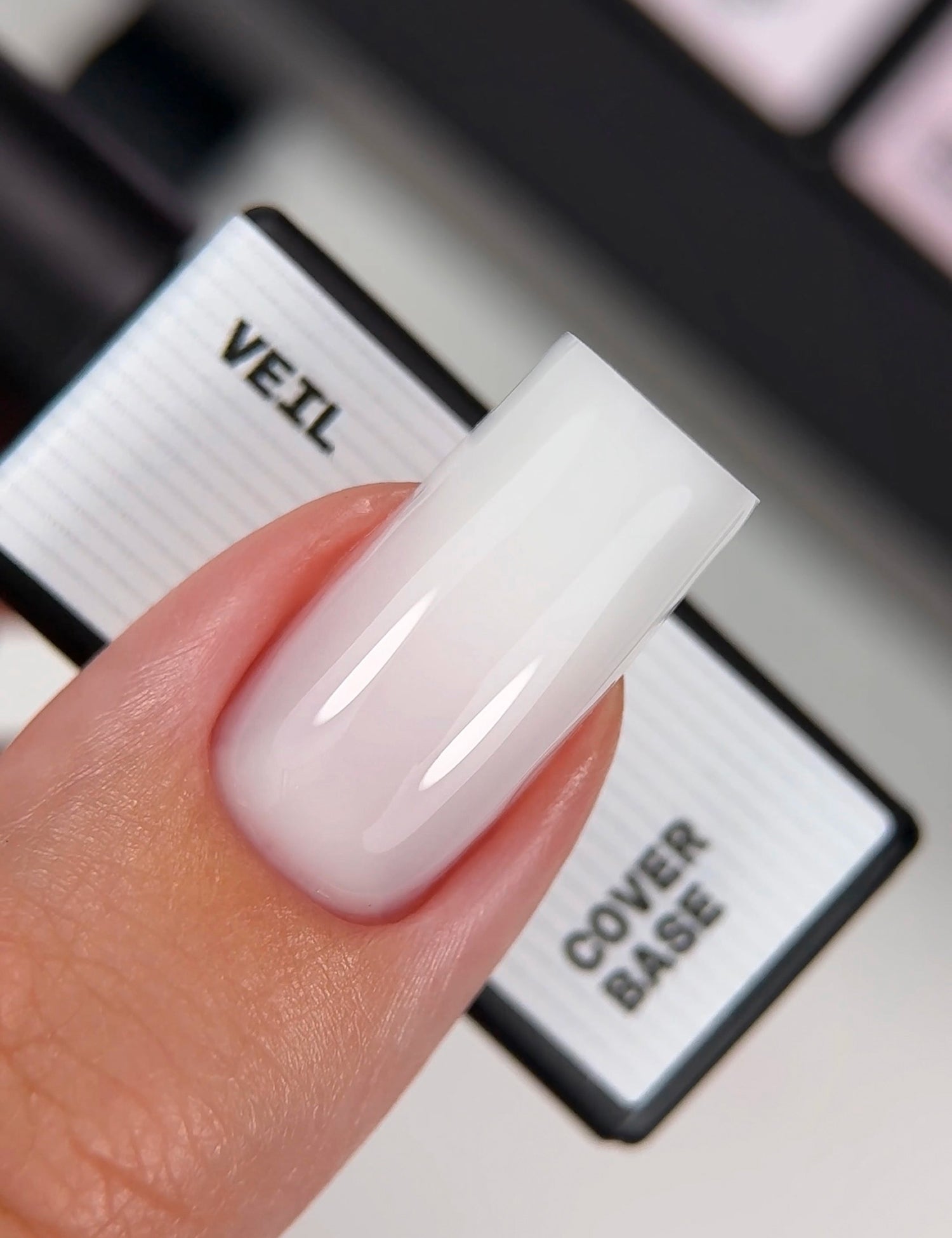 Cover Base № 01 Veil – Pusiau skaidrus pieno atspalvis, 10 ml