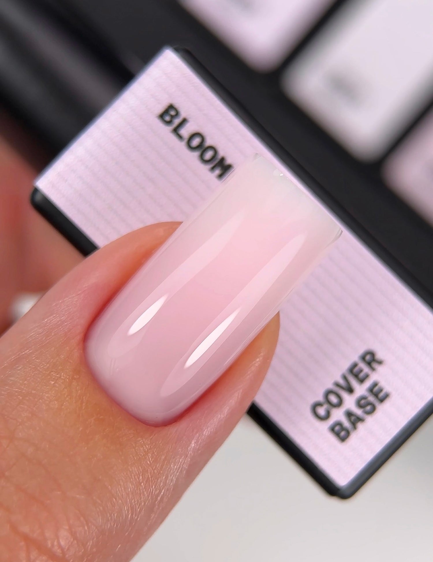 Cover Base № 05 Bloom –  rausvas nude atspalvis.
