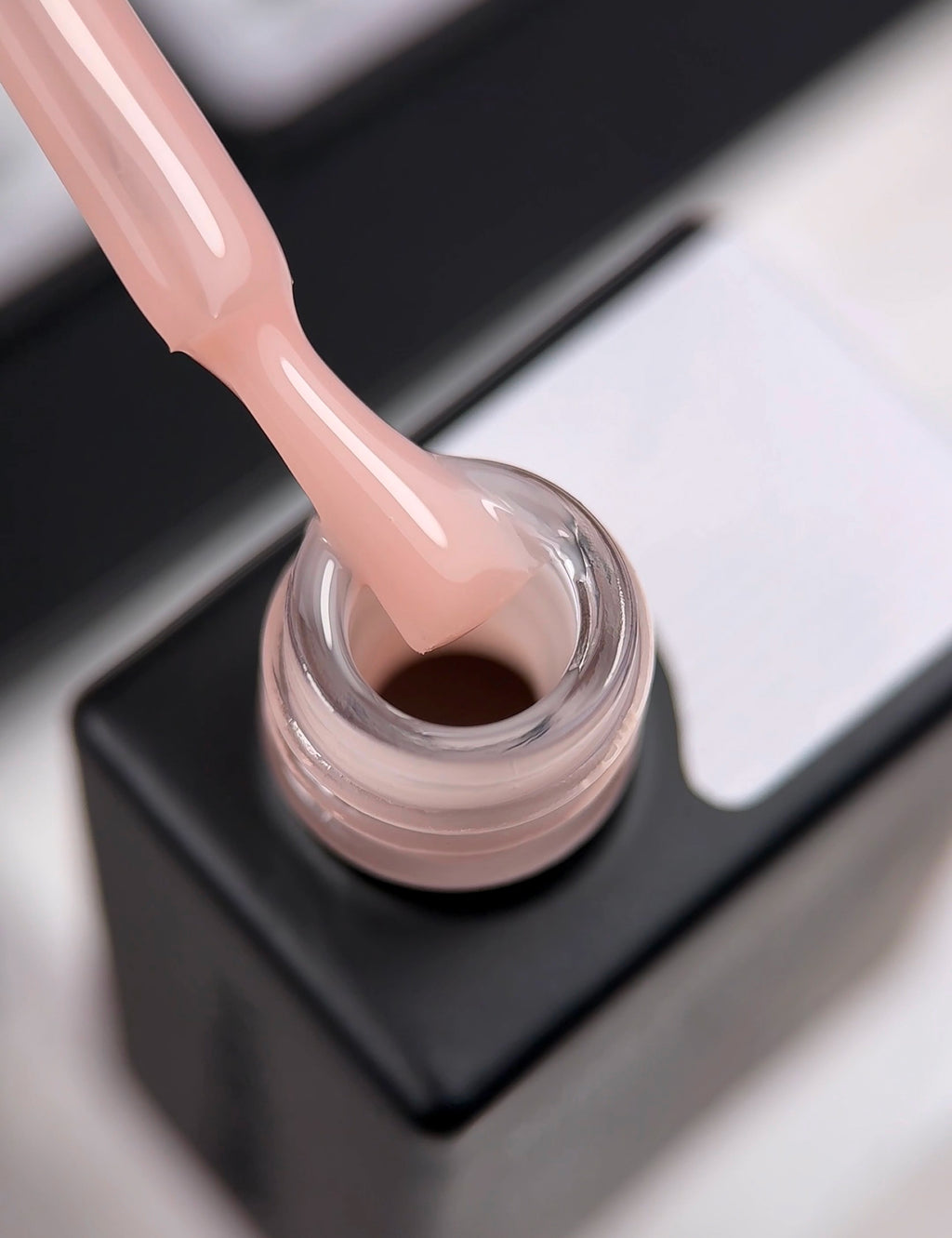 Cover Base № 06 Skin – Šiltas smėlio atspalvis, 10 ml